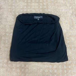 Lulu’s black mini skirt
